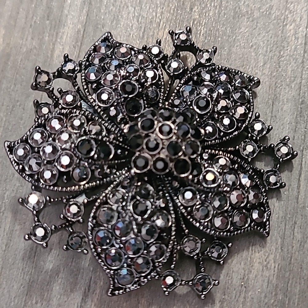 Black Rhinestone Brooch - Picture 4 of 5